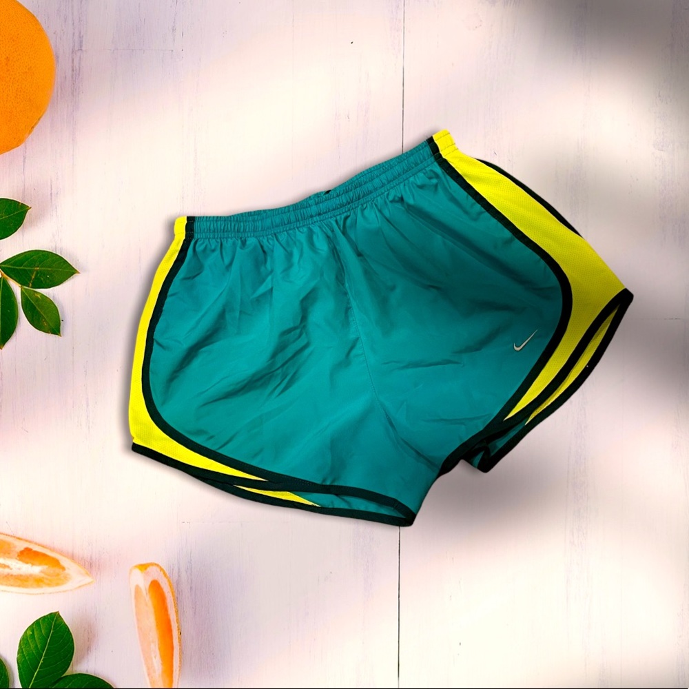 Size Med, Nike dry fit shorts